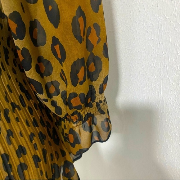New York City Design Co Petites Leopard Ruffled Translucent Top Size PXL EUC - Picture 3 of 8